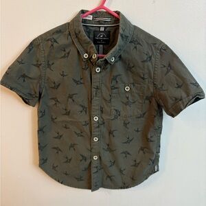 4/30$ Cactus Olive Bird Print Button Down Shirt 4 years